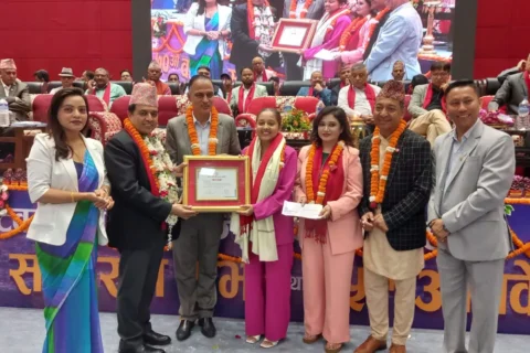सन्जु पौडेललाई आर्थिक पत्रकारिता पुरस्कार प्रदान
