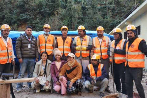 भुकम्प प्रभावितका लागि साहारा बनेका रूपन्देहीका स्वयंसेवकहरू