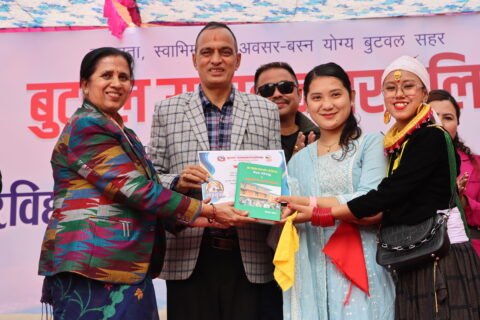 सरस्वती पूजाको अवसरमा बुटवलले विद्यालयलाई दियो पूस्तक