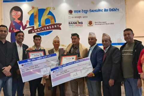 शाईन आर्थिक पत्रकारिता पुरस्कार गौतम र कार्कीलाई