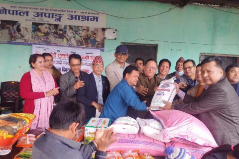 रुपन्देही सुनचाँदी व्यवसायी संघद्धारा  अपाङ्ग आश्रममा खाद्यान्न सहित आर्थिक सहयोग