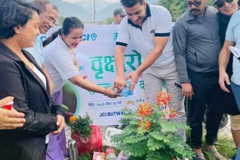 महिला जेसिज र बुटवल जेसिजको आयोजनामा वृक्षारोपण
