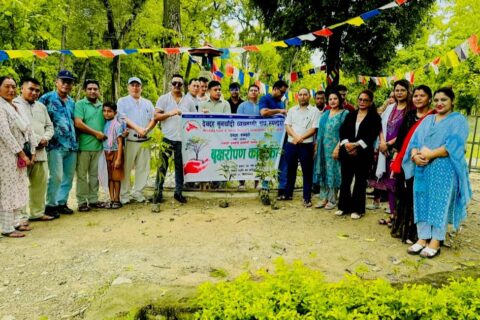 देवदह सुनचाँदी व्यवसायी संघले गर्‍यो देवदह स्मृति वन वाटिकामा वृक्षारोपण