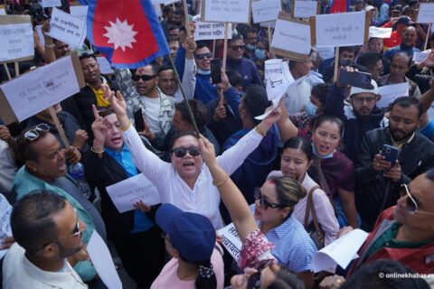 रवि लामिछाने पक्राउको विरोधमा राष्ट्रिय स्वतन्त्र पार्टीले काठमाडौंको माइतीघरमा विरोध प्रदर्शन