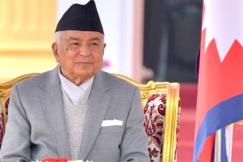 राष्ट्रपतिले प्रधानमन्त्री‍, मन्त्री र राजनीतिक दलसँग छलफल गर्दै