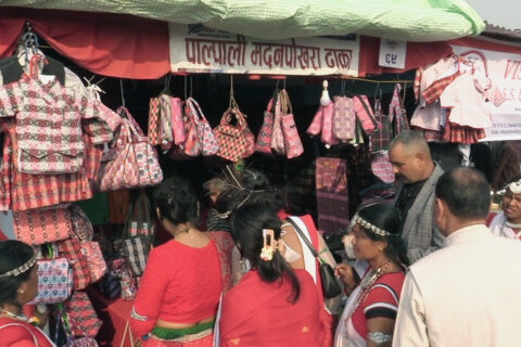 लुम्बिनी महोत्सवः अल्लो र ढाकाका उत्पादनमा उपभोक्ताको आकर्षण