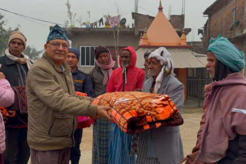 सियारी गाउँपालिकाले गर्यो ७५ वर्षमाथिका र अति अशक्त नागरिकलाई कम्बल वितरण