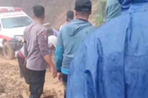 इण्डोनेसियामा पहिरोमा परी मृत्यु हुनेको संख्या १८ पुग्यो