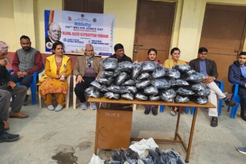 लायन्स क्लब बुटवल मुक्तिनाथ र लायन्स क्लब डाइनामिक लेडिजद्धारा जुत्ता प्रदान