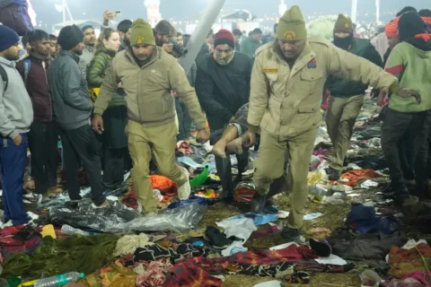 भागदौडमा कम्तीमा १४ जनाको मृत्यु भएपछि रोकियो कुम्भमेलाको ‘अमृत स्नान’