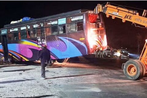 उत्तर प्रदेशको प्रयागराजमा ठूलो दुर्घटना, १० श्रद्धालुको मृत्यु भएको छ भने १९ जना घाइते