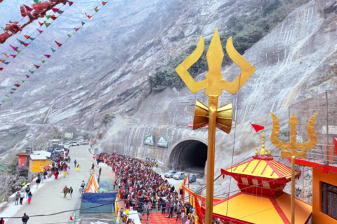 सकियो शिवरात्रि मेला, ५० हजार बढीले गरे सिद्धबाबा मन्दिरको दर्शन