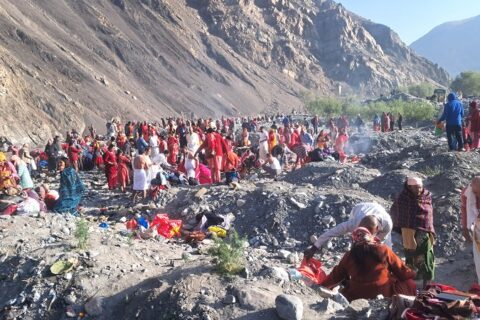 चैते औँसी नुहाउन, श्राद्ध, तर्पण र पिण्डदान गर्न मुस्ताङमा एकैदिन १० हजार जनाभन्दा धेरैको भिड