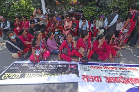 शिक्षकहरू फेरि सडक आन्दोलनमा