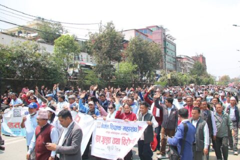 शिक्षकहरूले आन्दोलन थप सशक्त बनाउने