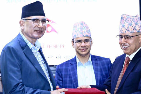 रामेश्वर खनाल नेतृत्वको उच्चस्तरीय आर्थिक सुधार आयोगले सरकारलाई बुझायो प्रतिवेदन