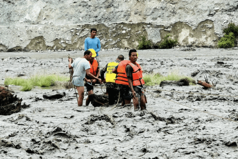 दाउरा सङ्कलन गर्ने क्रममा भेरीको बाढीमा फसेका ४ जनाको सकुशल उद्धार