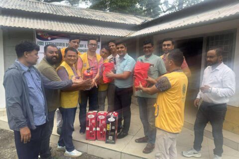 लायन्स क्लब अफ शंकरनगरद्वारा बन बाटिकालाई अग्नी नियन्त्रण यन्त्र प्रदान