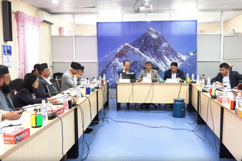 नयाँ संसद् भवनको काम समयमै सम्पन्न हुन नसकेको बारेमा सांसदहरूको आपत्ति