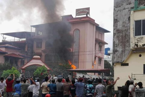रुपन्देहीका सरकारी कार्यालयमा आगजनी तथा तोडफोड