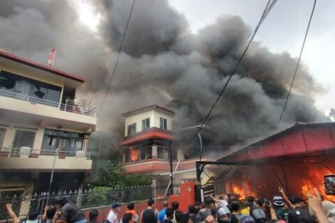 प्रधानमन्त्री केपी शर्मा ओलीको निवासमा आगजनी र तोडफोड