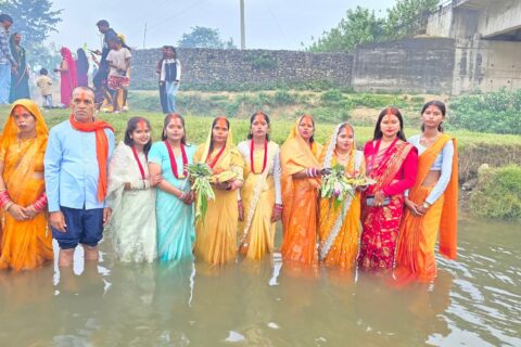 उदाउँदो सूर्यलाई अर्घ्य दिएसँगै छठ पर्व विधिवत् सम्पन्न