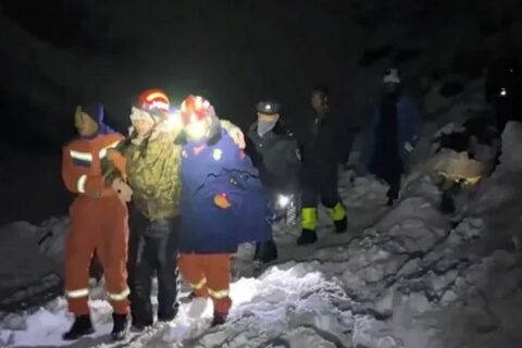 सगरमाथाको तिब्बत क्षेत्रमा फसेका पदयात्रीलाई उद्धार गरी सुरक्षित ठाउँमा पुर्‍याइयो