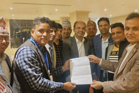 सुरक्षाको प्रत्याभूतिसहित सातबुँदे माग गर्दै गृहमन्त्रीलाई चेम्बर कमर्स रुपन्देहीको ज्ञापनपत्र