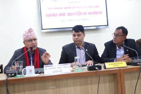 खानीहरुको उत्खनन् तथा प्राकृतिक स्रोतको व्यवस्थापन प्रदेश सरकारलाई दिनुपर्छ : अर्थमन्त्री खनाल