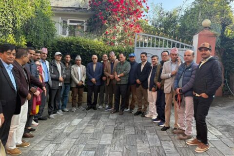 शेखर कोइरालासँग विशेष महाधिवेशन माग गर्ने नेताहरुको भेटवार्ता