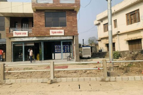 बुटवल–नारायणगढ ६ लेन सडकमा रेलिङ निर्माण कार्यले स्थानीय व्यवसायी आक्रोशित