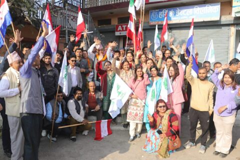 घरदैलोमा पुगेका उम्मेदवारलाई मतदाताले भने –‘आश्वासनले अघाएका छौँ,जितेपछि कामले पुष्टी गर्नुहोला’