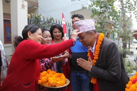 विकासको योजनासहित काँग्रेस उम्मेद्वार चुन्न घरदैलोमा