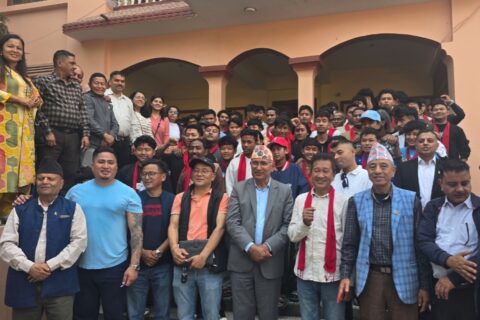 नेकपाका नेता चिनबहादुर गुरूङसहित ६५० युवाहरू एमाले प्रवेश, विष्णु पौडेलले गरे स्वागत