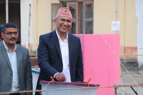 एमाले उपाध्यक्ष पौडेलले गरे बुटवलबाट मतदान
