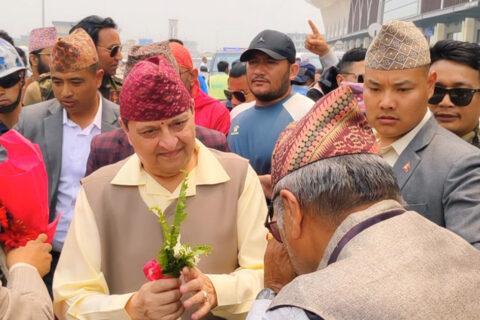 पोखरा पुगे पूर्व राजा ज्ञानेन्द्र शाह