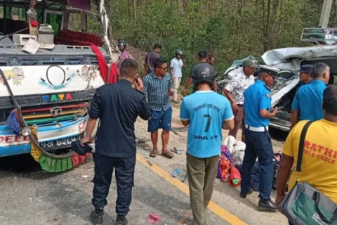 रुपन्देहीमा माइक्रो बस र ईभी माइक्रो ठोक्कीए, २ जनाको मृत्यु