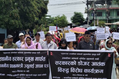 अव्यवस्थित बसोबासी, भूमिहीन, सुकुम्बासी बस्तीमा तिलोत्तमा नगरपालिकाले डोजर नचलाउने