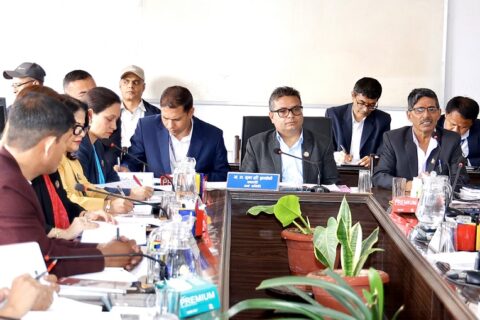 कर तथा ऋण व्यवस्थापनमा संरचनागत सुधार गर्न विज्ञहरूकाे सुझाव