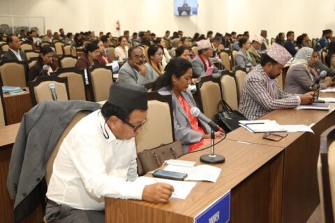 प्रतिनिधिसभाको बैठकमा निर्वाचन र विकास वित्तसम्बन्धी विधेयकहरू प्रस्तुत गरिँदै