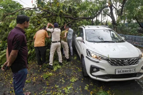 भारतको उत्तर प्रदेशमा आँधी र वर्षाबाट ८९ जनाको मृत्यु