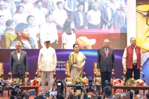 एकै मञ्चमा उभिएर चार पूर्वप्रधानमन्त्रीको एक स्वर : कम्युनिष्टहरू मिल्नुपर्छ