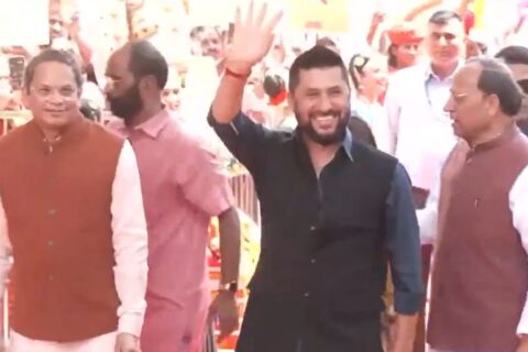 भाजपा मुख्यालयमा रवि, स्वागतमा बाजागाजा र पुष्पवृष्टी