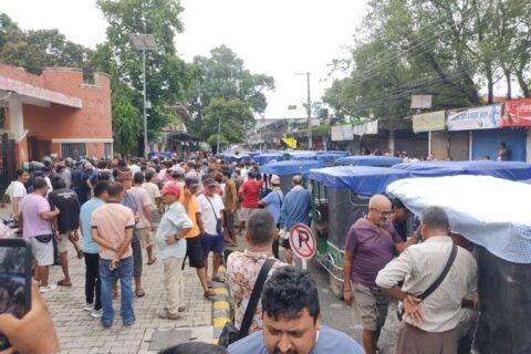 बुटवलमा ई-रिक्सा व्यवसायीको धर्ना