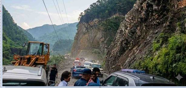 पहिरोले अवरुद्ध पृथ्वी राजमार्ग संचालनमा आयो