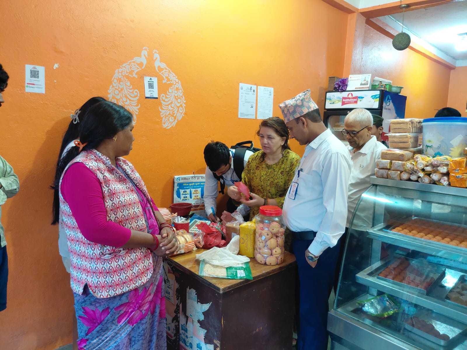 तिलोत्तमाका दूध डेरीमा फेरि अनुगमन : शंकास्पद दूध ल्याब परीक्षणका लागि पठाइयो