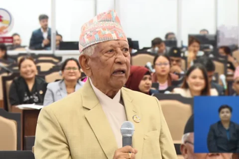 अर्जुनरसिंह केसीको टिप्पणी- प्रधानमन्त्रीको एक्लै हिड्ने लहड हो की एक्लै पर्नु भएको हो !