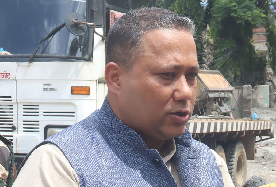 केरुङमा रोकिएका नागरिकलाई वैकल्पिक मार्गबाट नेपाल ल्याइन्छ : परराष्ट्रमन्त्री खनाल