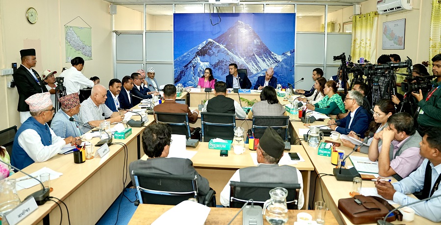 कालोबजारी गर्ने पेट्रोलपम्प र ग्यास डिलरको इजाजत खारेज गर्न निर्देशन