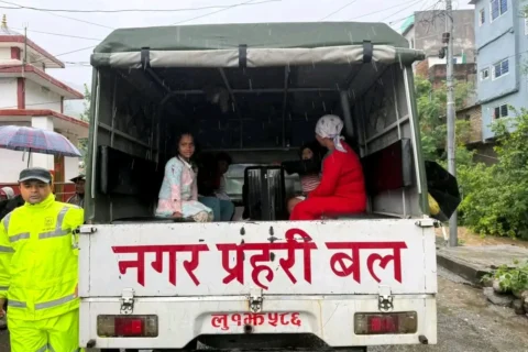 बुटवलको तिनाउ नदि किनारका १५ जनालाई सुरक्षित स्थानमा सारियो